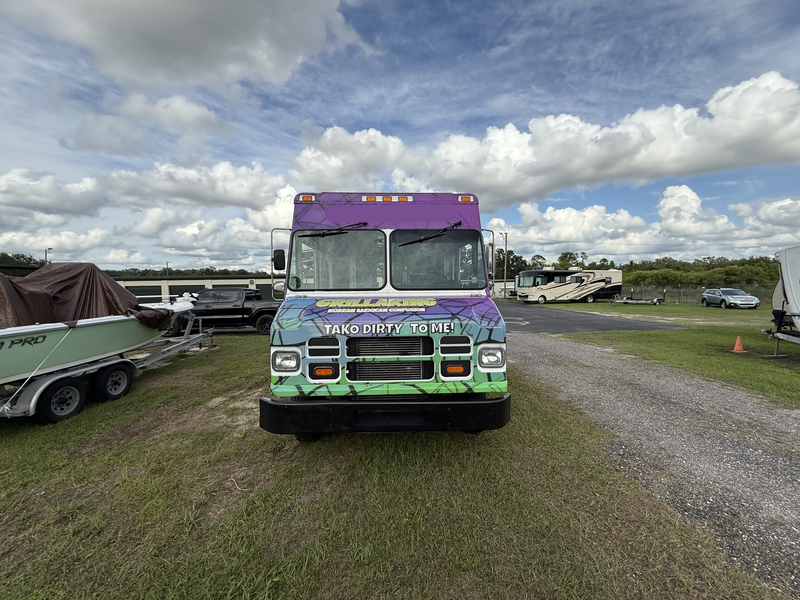 Front of Food Truck 4 sale Food Trcuk